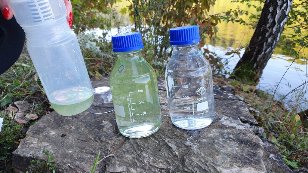 Vizulne porovnanie nefiltrovanej a filtrovanej vody