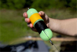 Zebco Black Cat Outrigger Float Marker svietiaci marker pre ozna�enie miesta lovu v noci